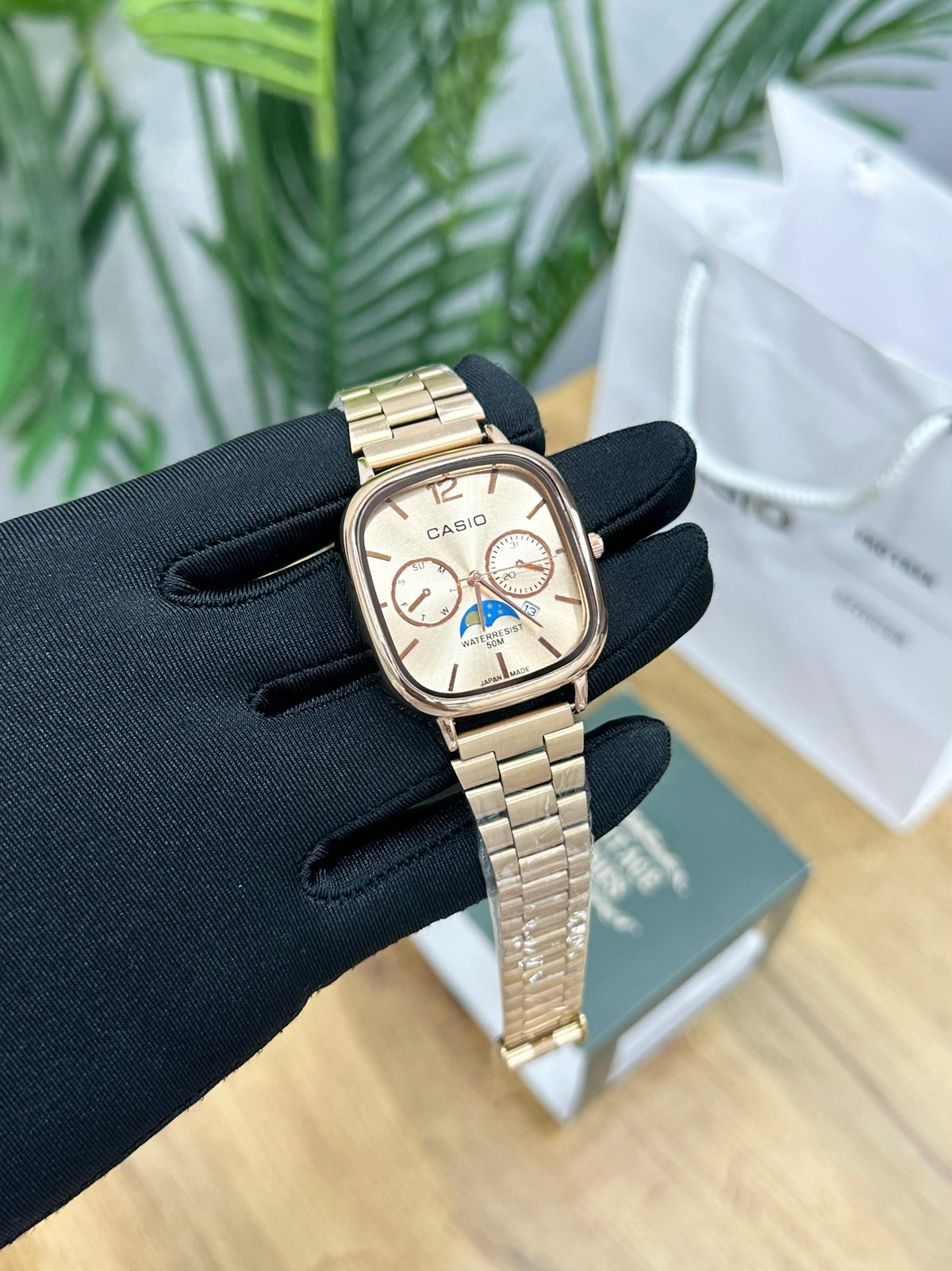 Oval Casio vintage series