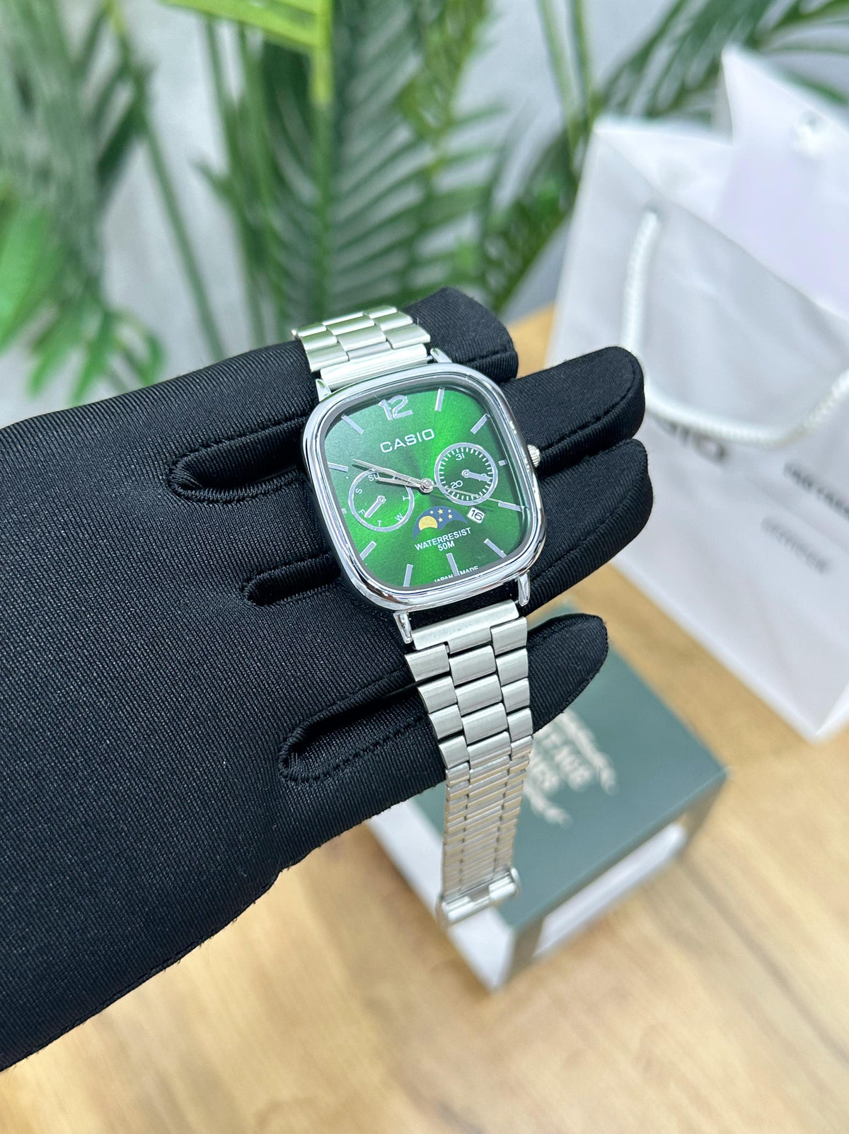 Oval Casio vintage series